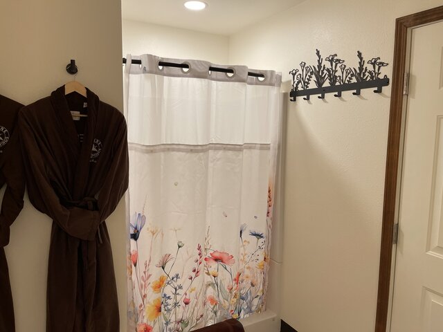 Image 5 for Wildflower Suite