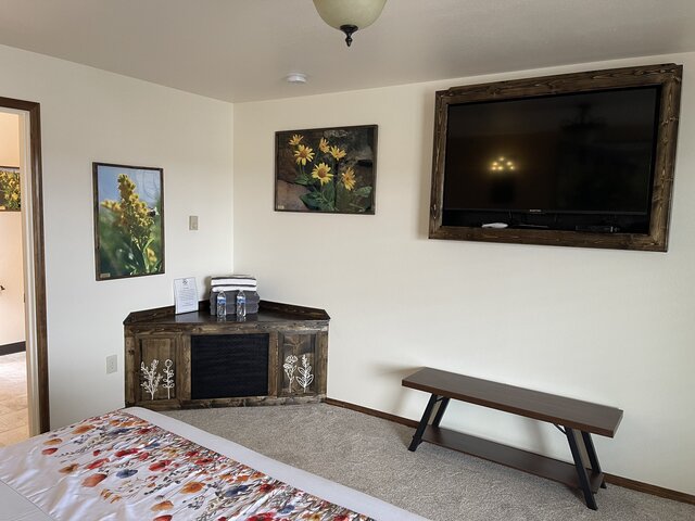 Image 3 for Wildflower Suite