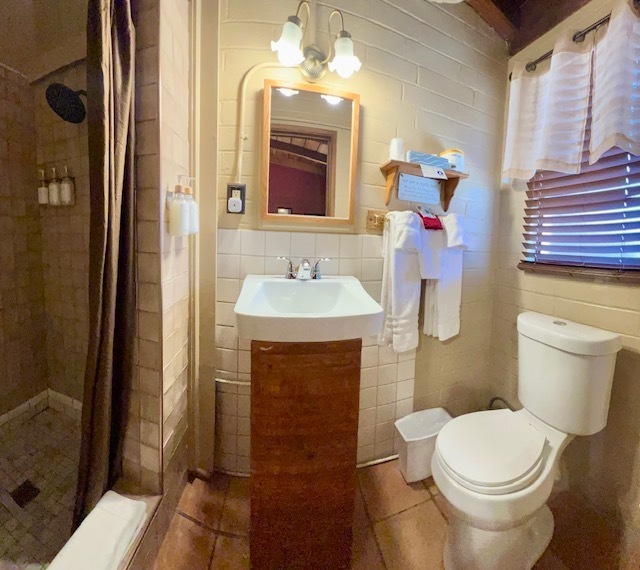 Image 8 for Emmylou Harris Room 9