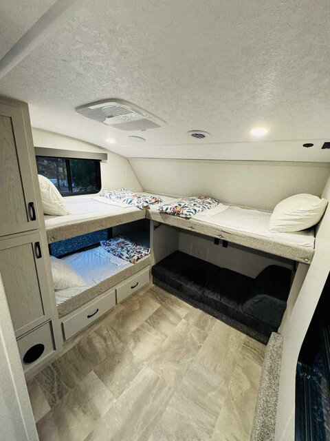 Image 10 for 82 Private 2 bedroom, 2 bath Coachman