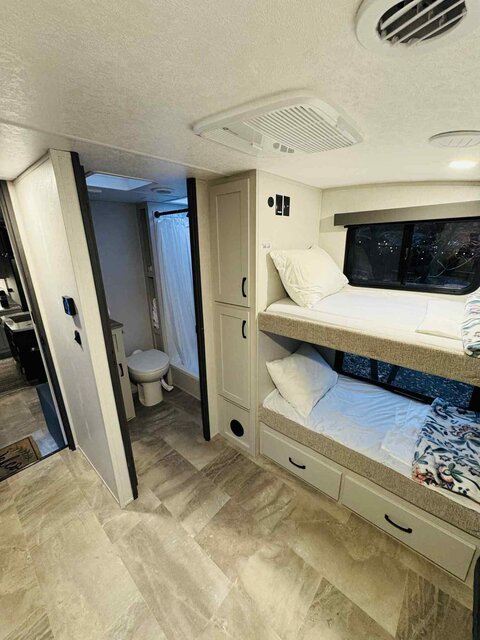 Image 11 for 82 Private 2 bedroom, 2 bath Coachman