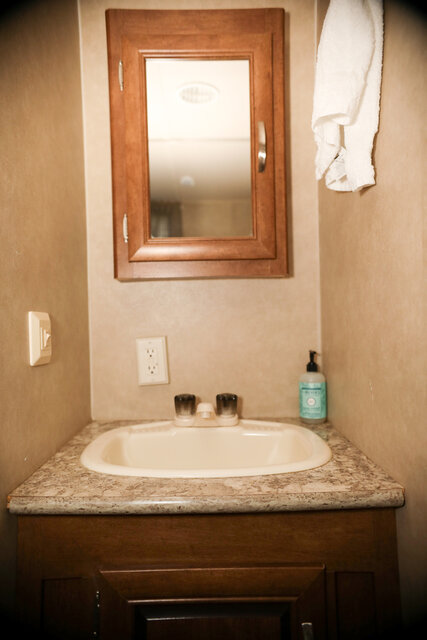 Image 9 for 46 Efficiency camper rental