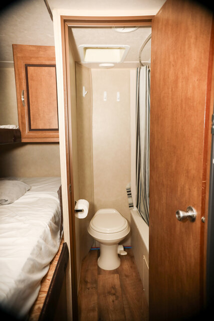 Image 8 for 46 Efficiency camper rental