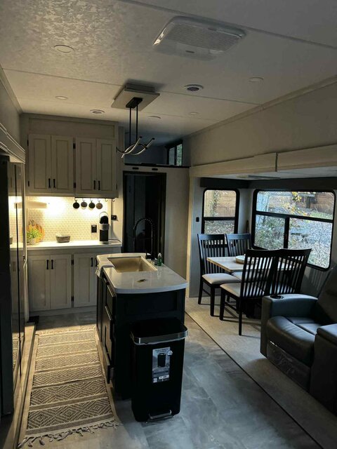 Image 3 for 82 Private 2 bedroom, 2 bath Coachman