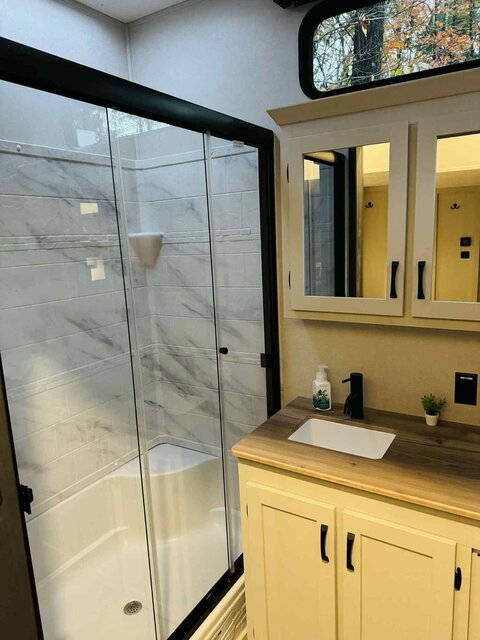 Image 9 for 82 Private 2 bedroom, 2 bath Coachman