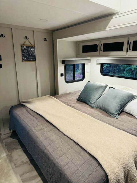 Image 2 for 82 Private 2 bedroom, 2 bath Coachman