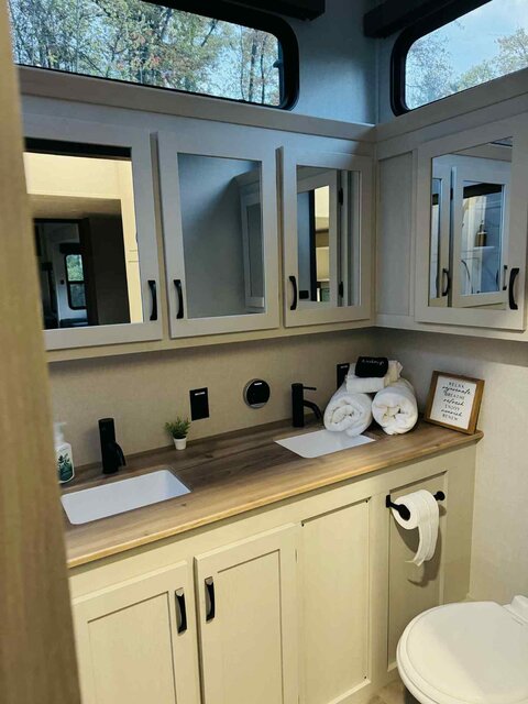 Image 8 for 82 Private 2 bedroom, 2 bath Coachman