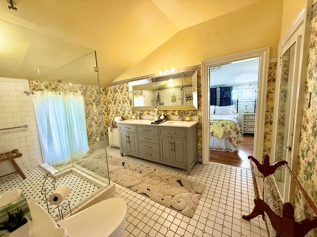 Image 4 for Wenonah Suite - Main House