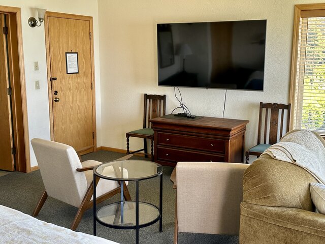 Image 7 for Room Three:  The Infinity View Suite