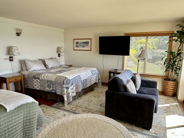 Image 12 for Room One:  The Whalewatch Overlook Suite