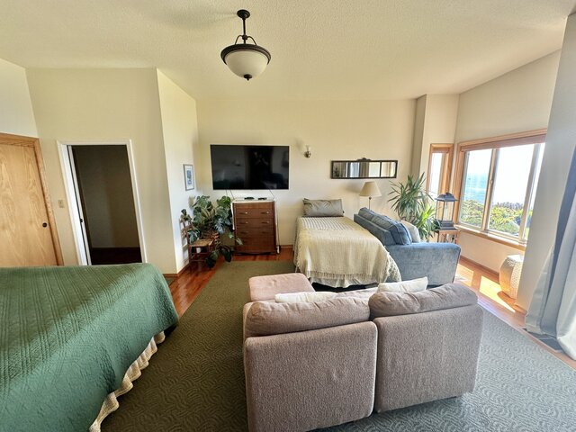 Image 15 for Room Two: The Headlands View Suite