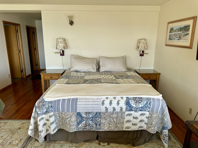 Image 6 for Room One:  The Whalewatch Overlook Suite
