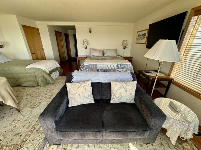 Image 8 for Room One:  The Whalewatch Overlook Suite