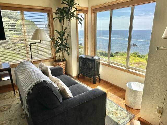Image 13 for Room One:  The Whalewatch Overlook Suite
