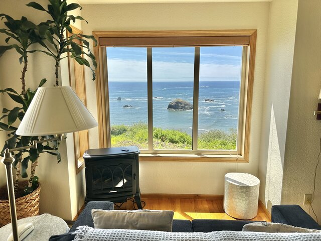 Image 10 for Room One:  The Whalewatch Overlook Suite