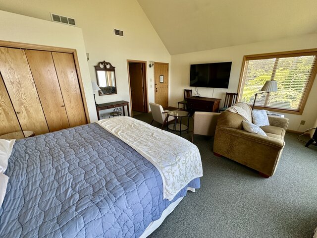 Image 6 for Room Three:  The Infinity View Suite