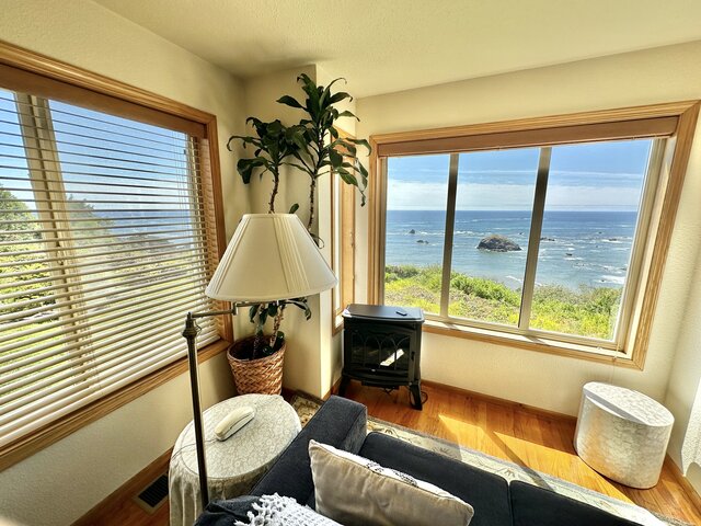 Image 11 for Room One:  The Whalewatch Overlook Suite