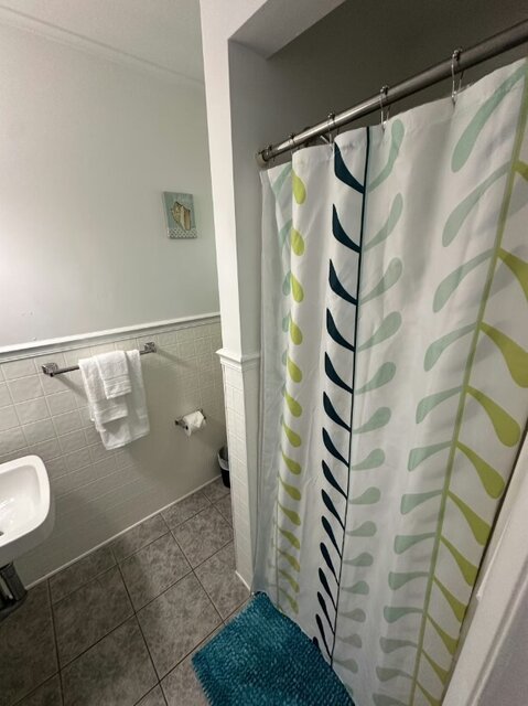 Image 2 for Single Queen without Kitchenette