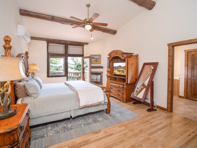 Image 3 for CATTLE BARON SUITE