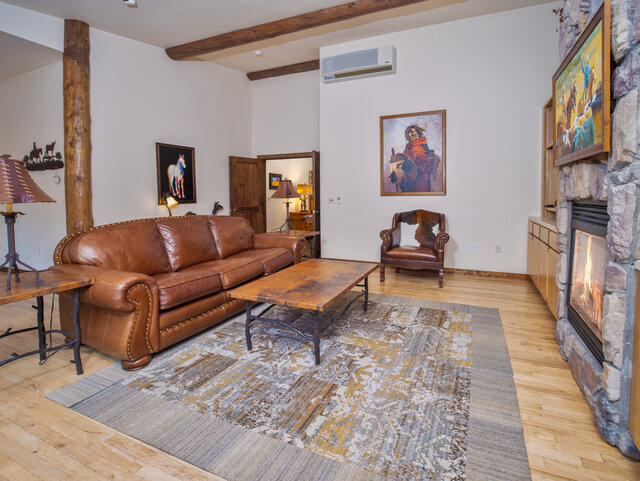 Image 2 for CATTLE BARON SUITE