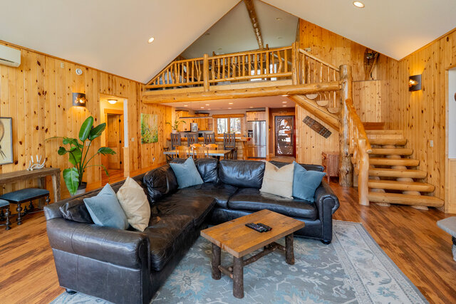 Image 9 for (CB15) The Hefty Logger Private Lodge [5r6b4b13p]
