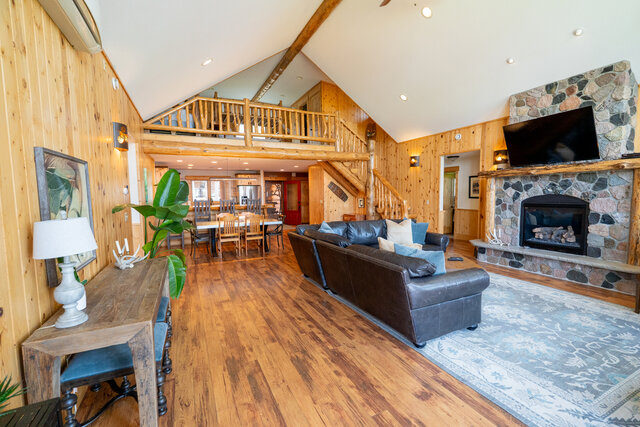 Image 10 for (CB15) The Hefty Logger Private Lodge [5r6b4b13p]