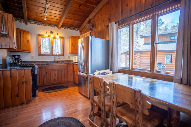 Image 4 for CB05 The Woodchuck Cabin [2r3b5p]