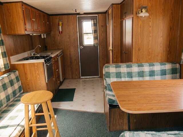 Image 3 for HB02 The Sunfish Houseboat [30' - 2p]
