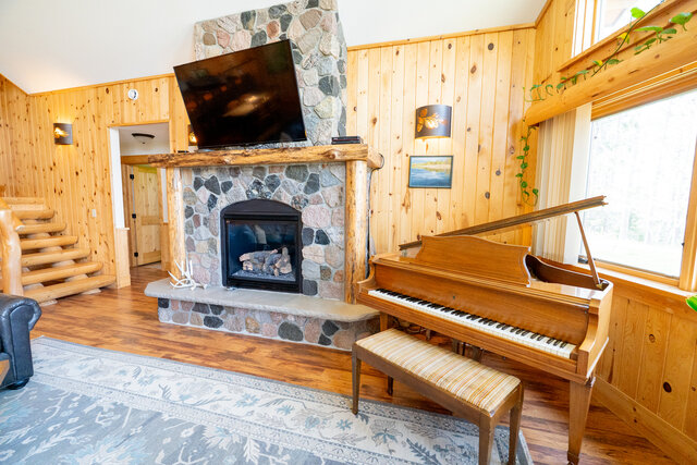 Image 11 for (CB15) The Hefty Logger Private Lodge [5r6b4b13p]