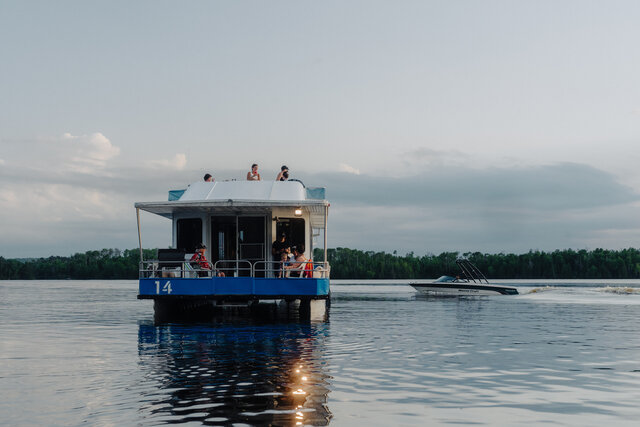 Image 3 for HB14 The Beaver Houseboat [50' - 6p]
