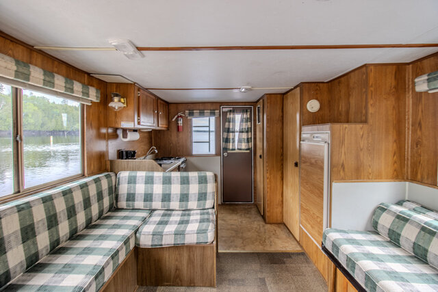 Image 3 for HB03 The Minnow Houseboat [30' - 2p] (keep)
