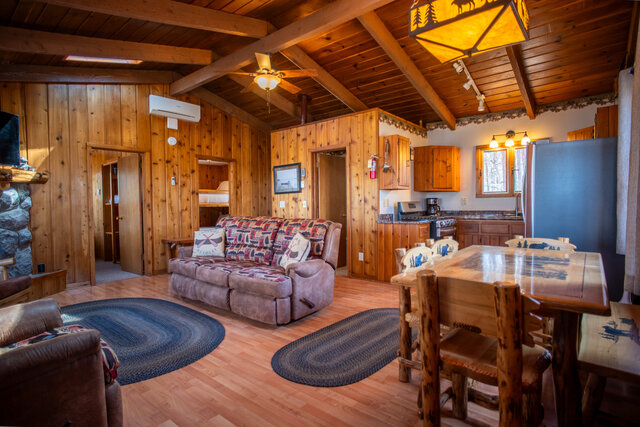 Image 5 for CB05 The Woodchuck Cabin [2r3b5p]