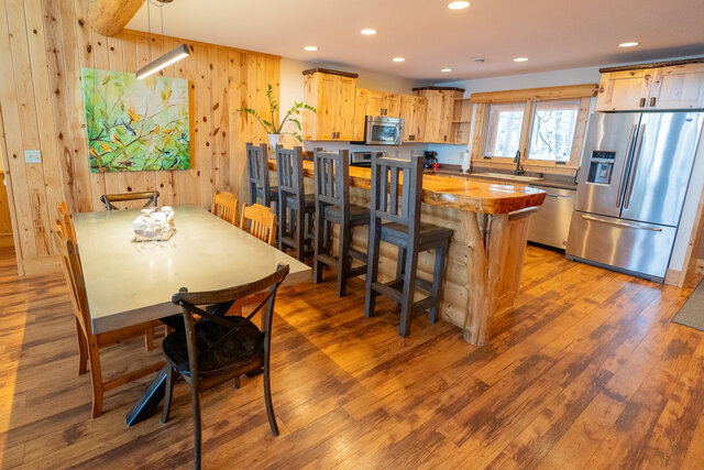 Image 6 for (CB15) The Hefty Logger Private Lodge [5r6b4b13p]