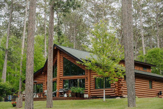 Image 1 for (CB15) The Hefty Logger Private Lodge [5r4b3b16p]