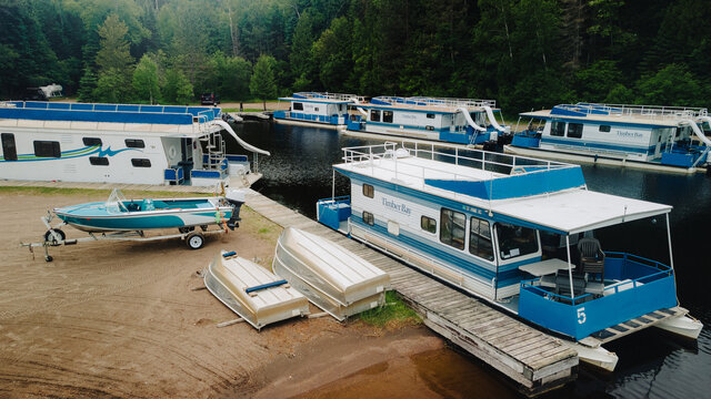 Image 10 for HB02 The Sunfish Houseboat [30' - 2p]