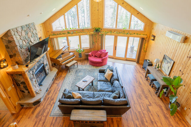 Image 2 for (CB15) The Hefty Logger Private Lodge [5r6b4b13p]