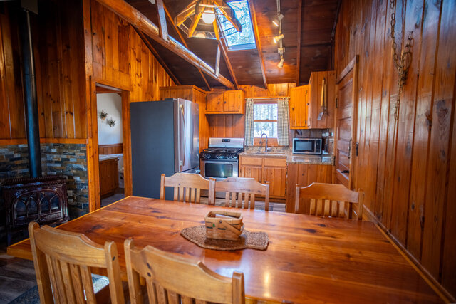 Image 9 for CB04 The Fox Cabin [3r6b8p]