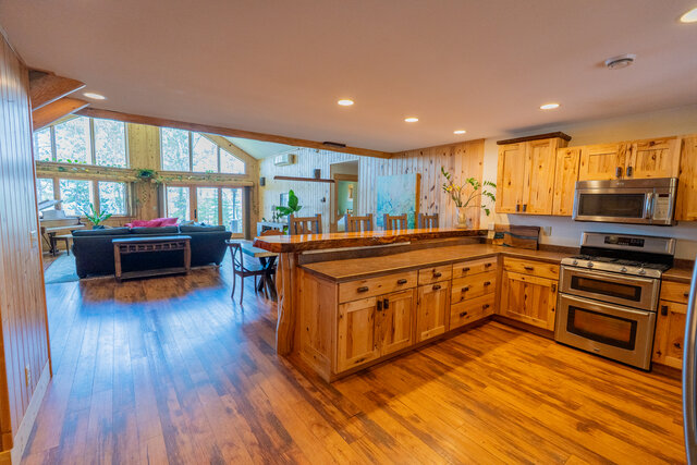 Image 4 for (CB15) The Hefty Logger Private Lodge [5r6b4b13p]