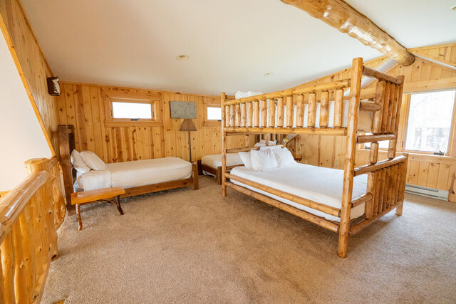 Image 15 for (CB15) The Hefty Logger Private Lodge [5r6b4b13p]