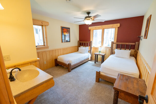 Image 16 for (CB15) The Hefty Logger Private Lodge [5r6b4b13p]