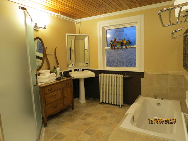 Image 5 for 07)Sweet Bay,Queen/double 2nd flr.ensuite,11 Hou