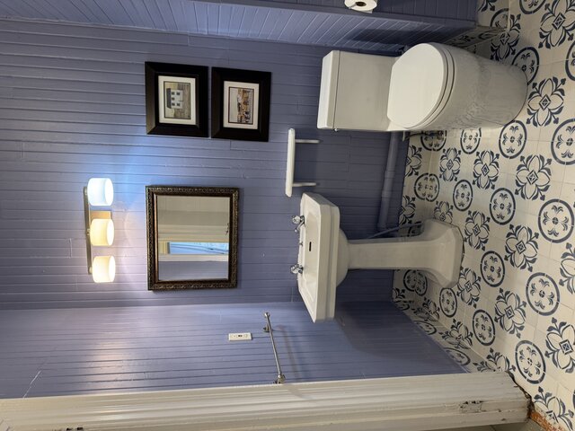 Image 4 for 15)Tickle Cove-18 Gower Street.queen bed ensuite