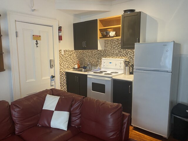 Image 3 for 10)Comfort Cove, queen & dble. Ensuite , 11 House