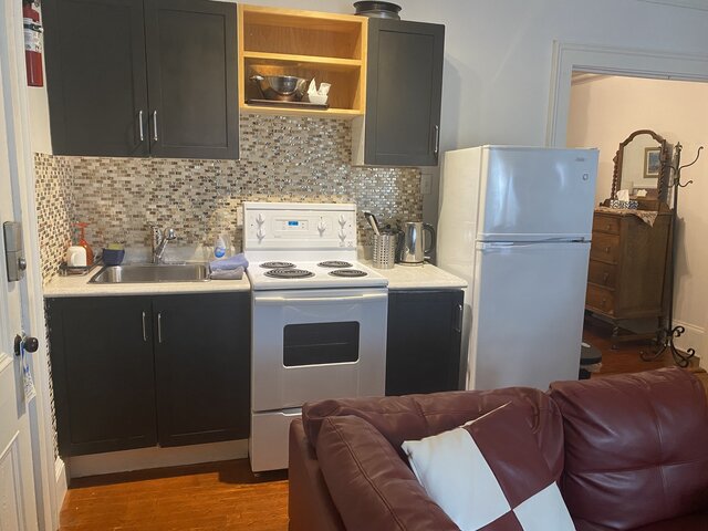 Image 2 for 10)Comfort Cove, queen & dble. Ensuite , 11 House