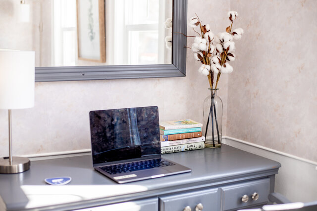 Image 4 for 10 Alice's Room