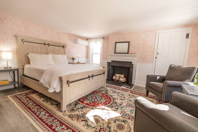 Image 2 for 4 Miriam's Room