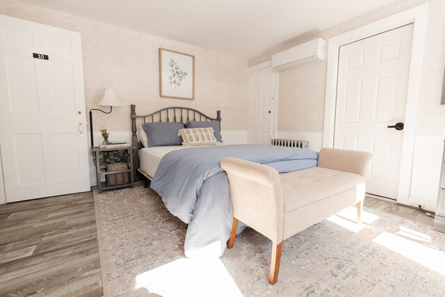 Image 2 for 10 Alice's Room