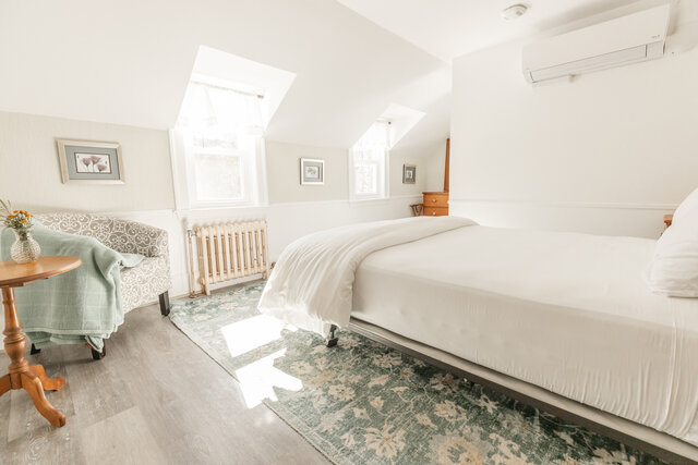 Image 2 for 1 Caroline's Room