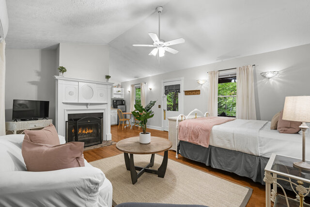 Image 1 for Mountain Rose Escape