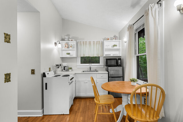 Image 7 for Mountain Rose Escape